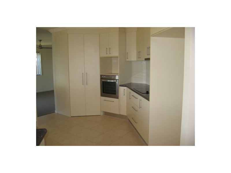 42 LANCASTER CCT, Urraween QLD 4655