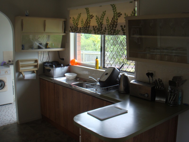 11 Honiton, Torquay QLD 4655