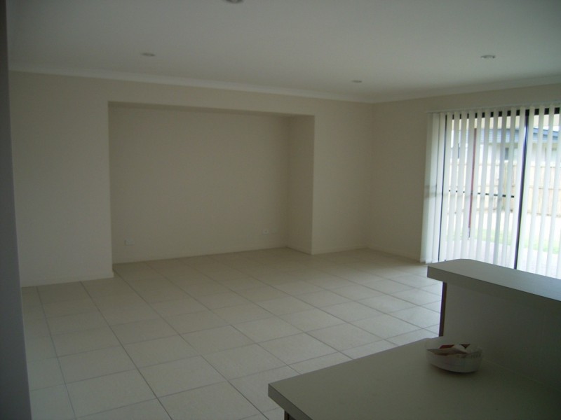 1/12 ENDEAVOUR WAY, Eli Waters QLD 4655