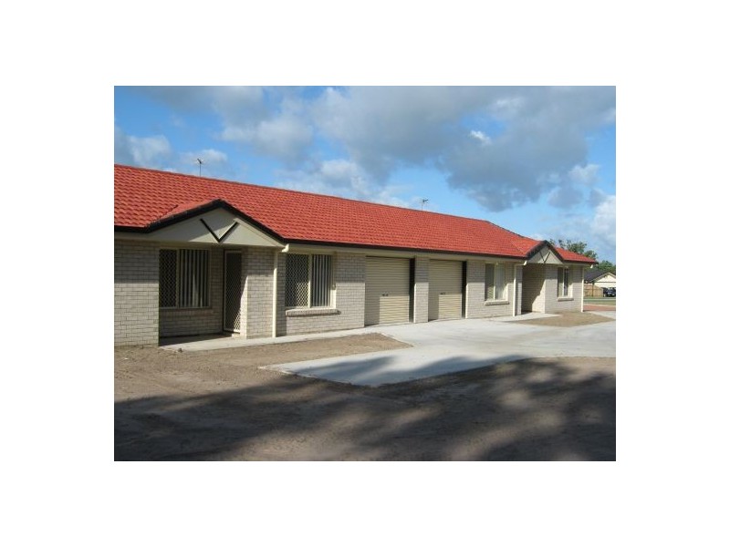 2/7 TOPAZ CCT, Urangan QLD 4655