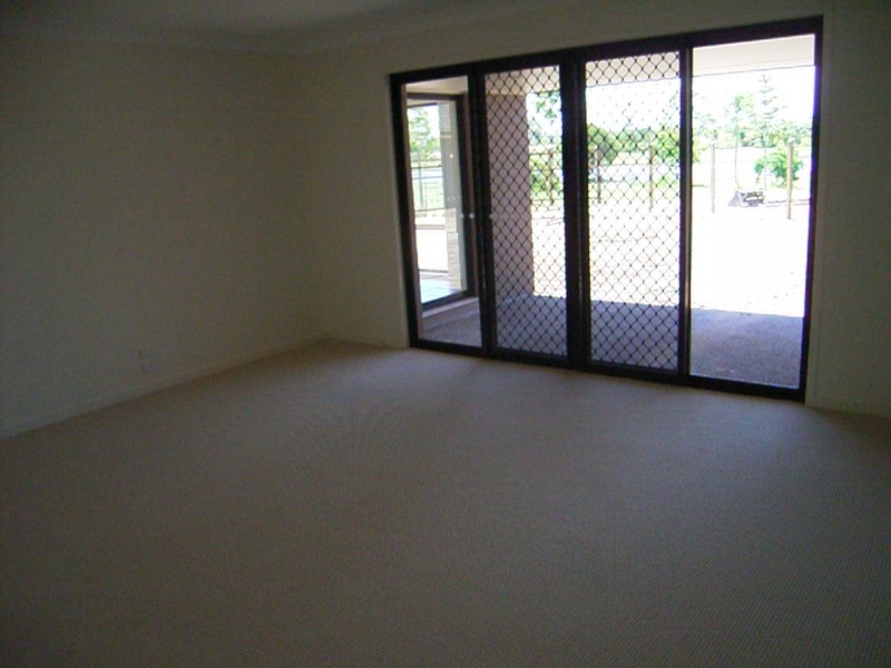 10 GOLDEN GROVE COURT, Eli Waters QLD 4655