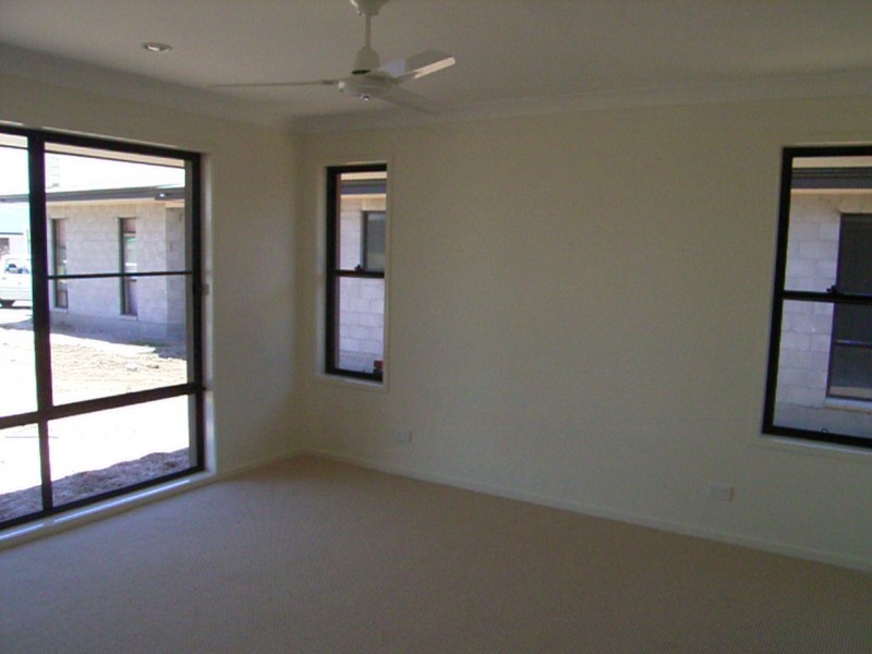 10 GOLDEN GROVE COURT, Eli Waters QLD 4655