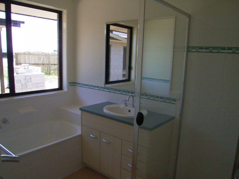 10 GOLDEN GROVE COURT, Eli Waters QLD 4655