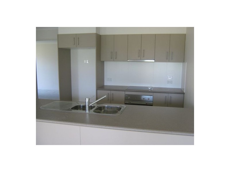 1/5 GOLDEN GROVE COURT, Eli Waters QLD 4655