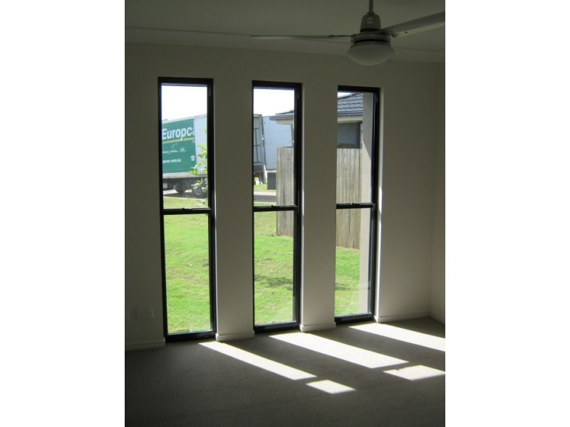 1/5 GOLDEN GROVE COURT, Eli Waters QLD 4655