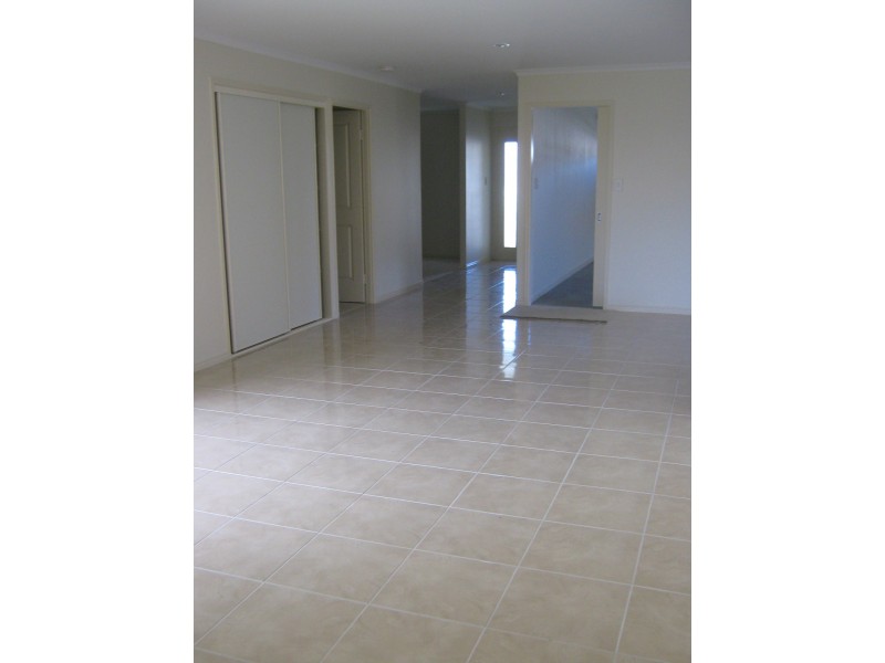 40 BOUNTY CCT, Eli Waters QLD 4655