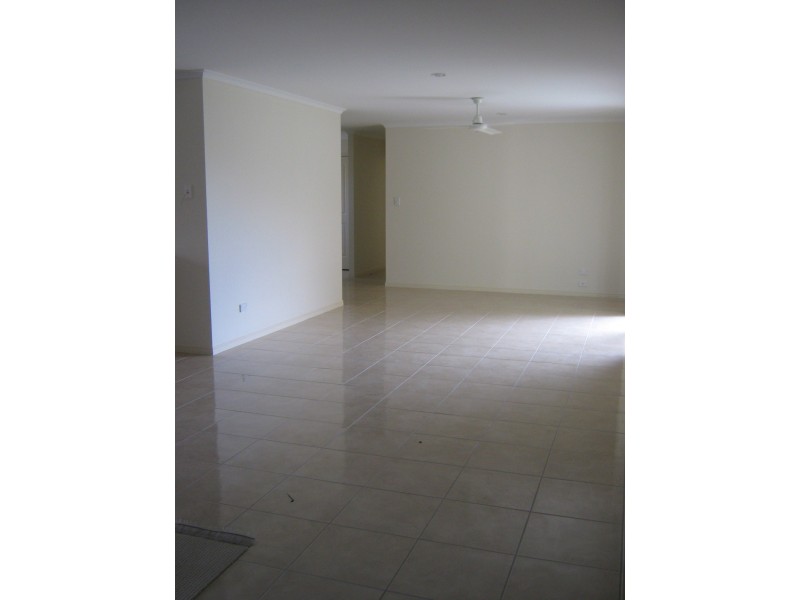 40 BOUNTY CCT, Eli Waters QLD 4655