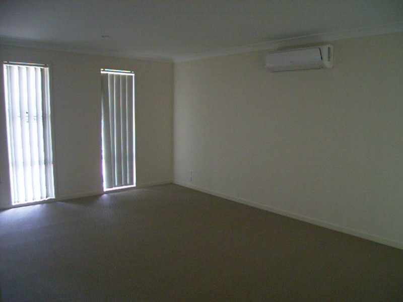 19 GOLDEN GROVE COURT, Eli Waters QLD 4655