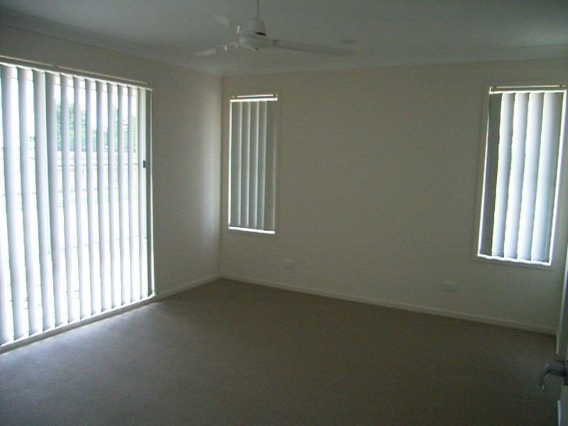 19 GOLDEN GROVE COURT, Eli Waters QLD 4655