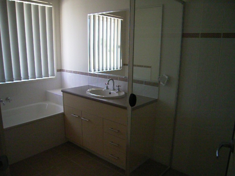 19 GOLDEN GROVE COURT, Eli Waters QLD 4655