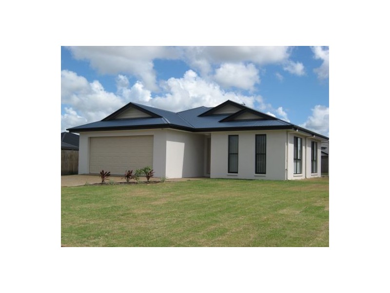 4 GOLDEN GROVE COURT, Eli Waters QLD 4655