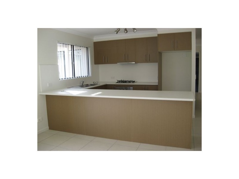 4 GOLDEN GROVE COURT, Eli Waters QLD 4655