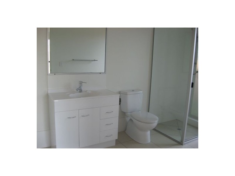 4 GOLDEN GROVE COURT, Eli Waters QLD 4655