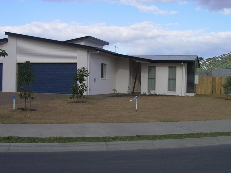 2/10 ENDEAVOUR WAY, Eli Waters QLD 4655