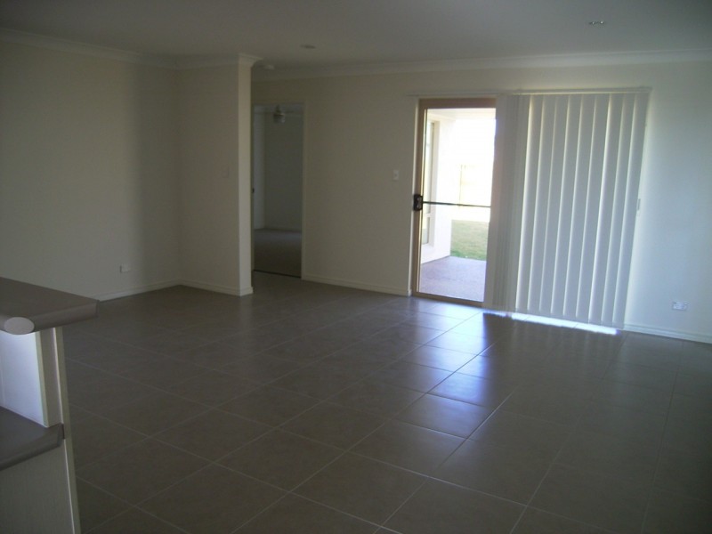 2/10 ENDEAVOUR WAY, Eli Waters QLD 4655