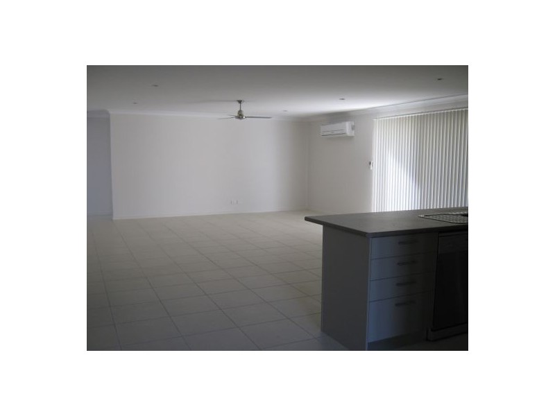 17 PARKLINK AVENUE WEST, Wondunna QLD 4655