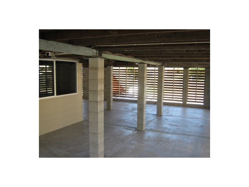 7 ELIZABETH STREET, Urangan QLD 4655