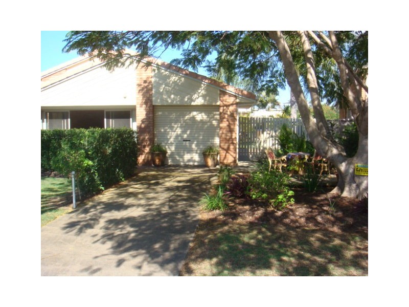 16 Desmond Dr, Toogoom QLD 4655