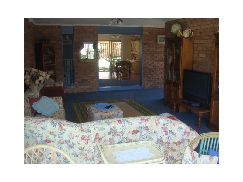 16 Desmond Dr, Toogoom QLD 4655