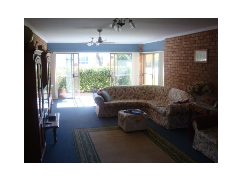 16 Desmond Dr, Toogoom QLD 4655