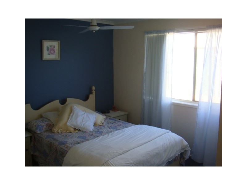 16 Desmond Dr, Toogoom QLD 4655