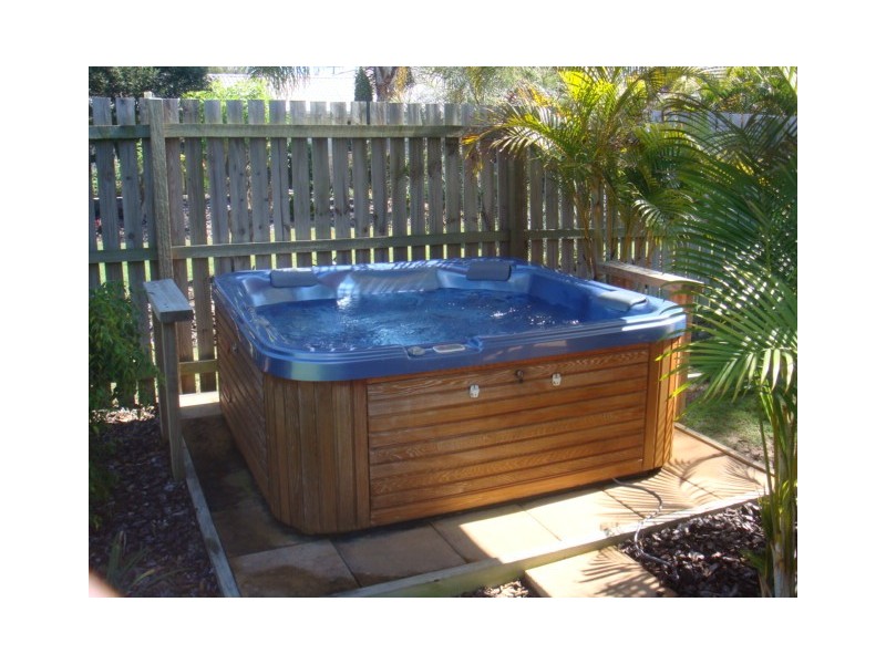 16 Desmond Dr, Toogoom QLD 4655