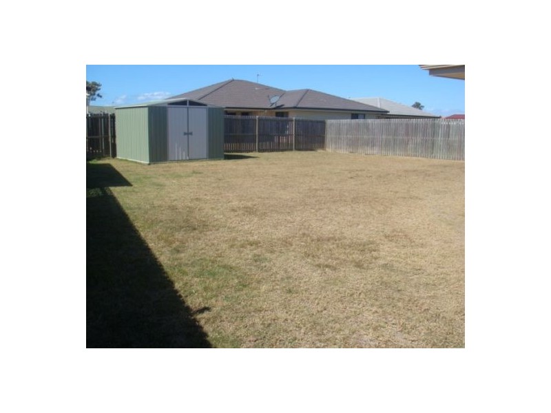 16 Archer Dr, Point Vernon QLD 4655