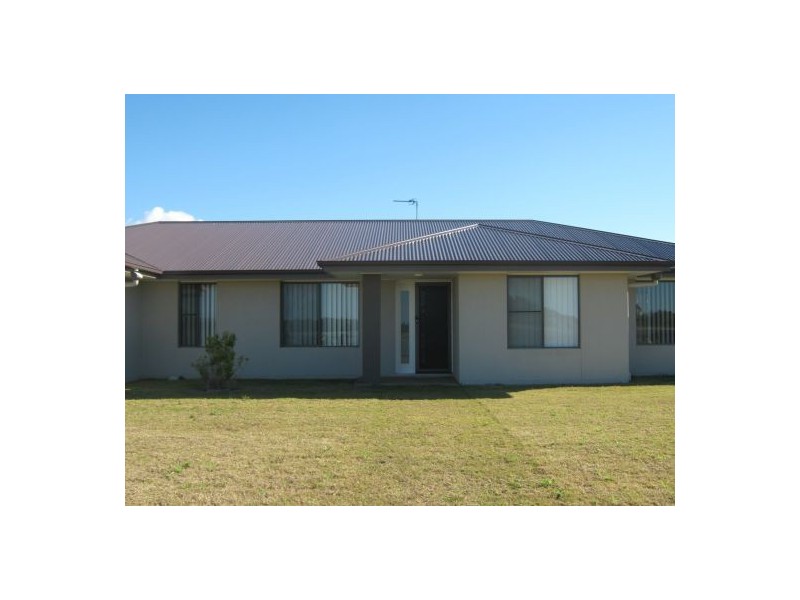 14 BOUNTY CCT, Eli Waters QLD 4655