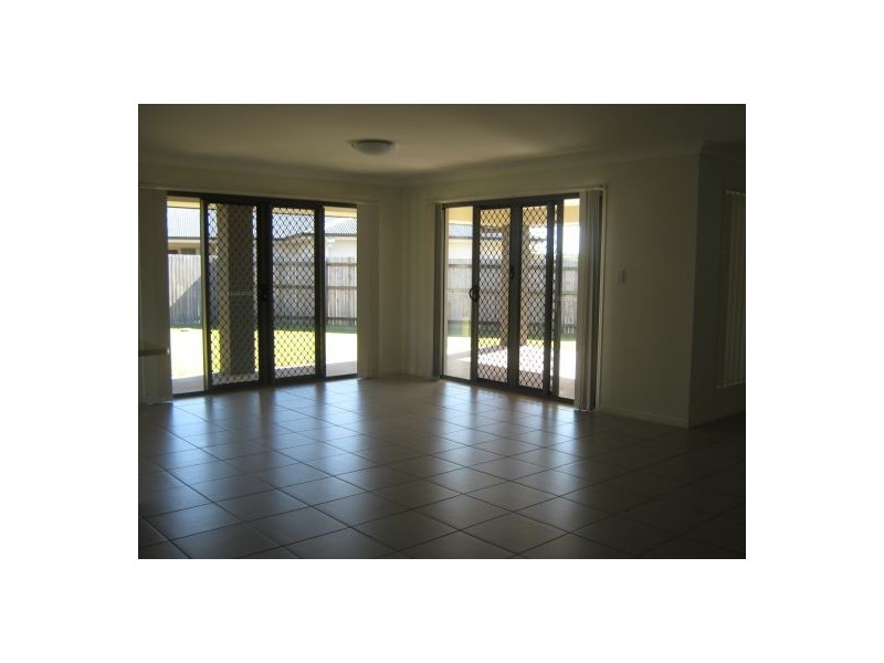 14 BOUNTY CCT, Eli Waters QLD 4655