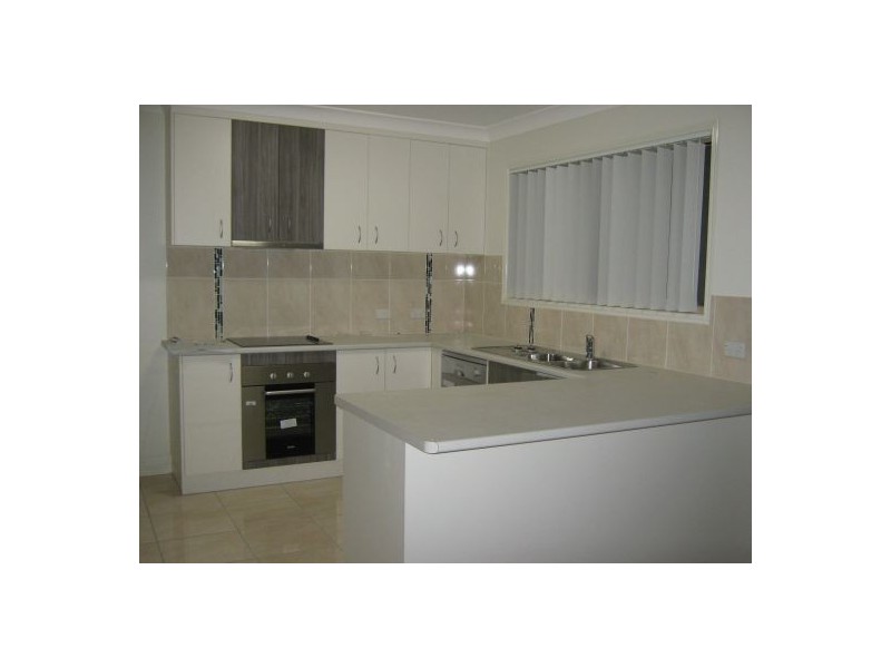 16 BOUNTY CCT, Eli Waters QLD 4655