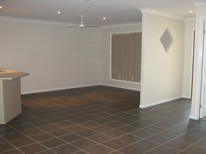 24 MAGELLAN CCT, Urraween QLD 4655