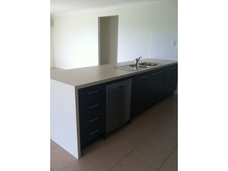 13 GOLDEN GROVE COURT, Eli Waters QLD 4655