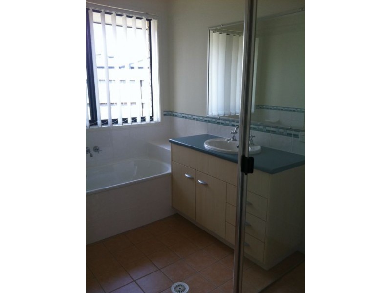 13 GOLDEN GROVE COURT, Eli Waters QLD 4655