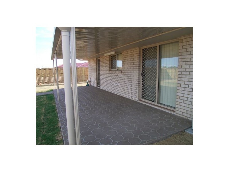 11 KINGSTON COURT, Point Vernon QLD 4655