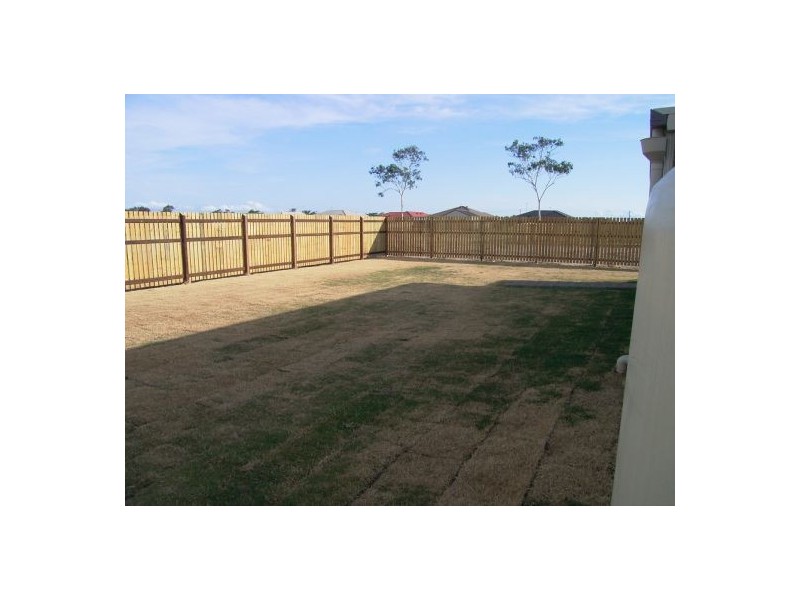 11 KINGSTON COURT, Point Vernon QLD 4655