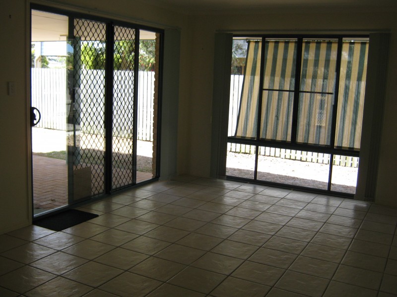1 AIMEE DRIVE, Urangan QLD 4655