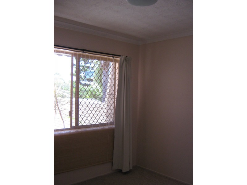 2/6 James Street, Urangan QLD 4655