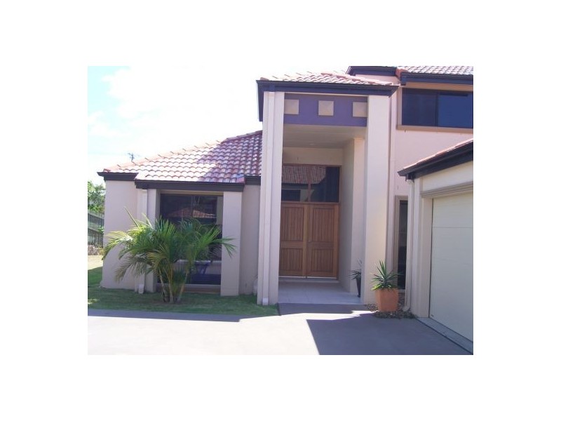 1/2 Barnstaple Street, Torquay QLD 4655