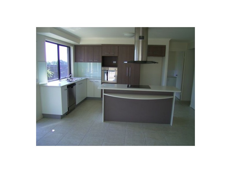 1/2 Barnstaple Street, Torquay QLD 4655