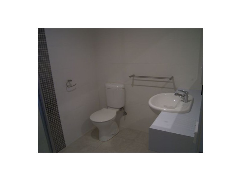 1/2 Barnstaple Street, Torquay QLD 4655