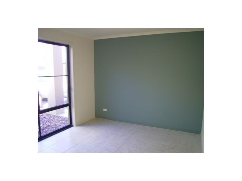 1/2 Barnstaple Street, Torquay QLD 4655
