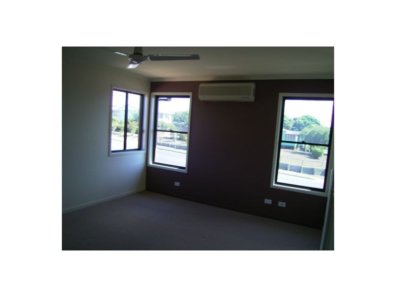 1/2 Barnstaple Street, Torquay QLD 4655