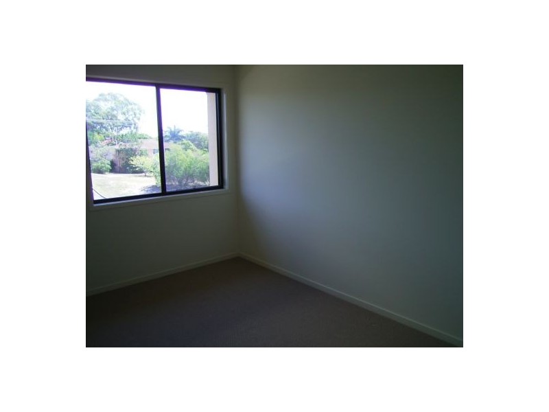 1/2 Barnstaple Street, Torquay QLD 4655