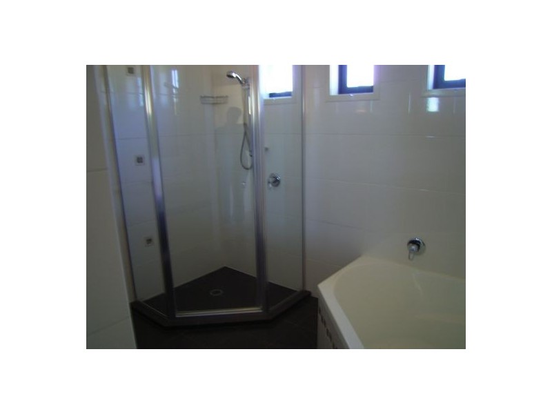 1/2 Barnstaple Street, Torquay QLD 4655