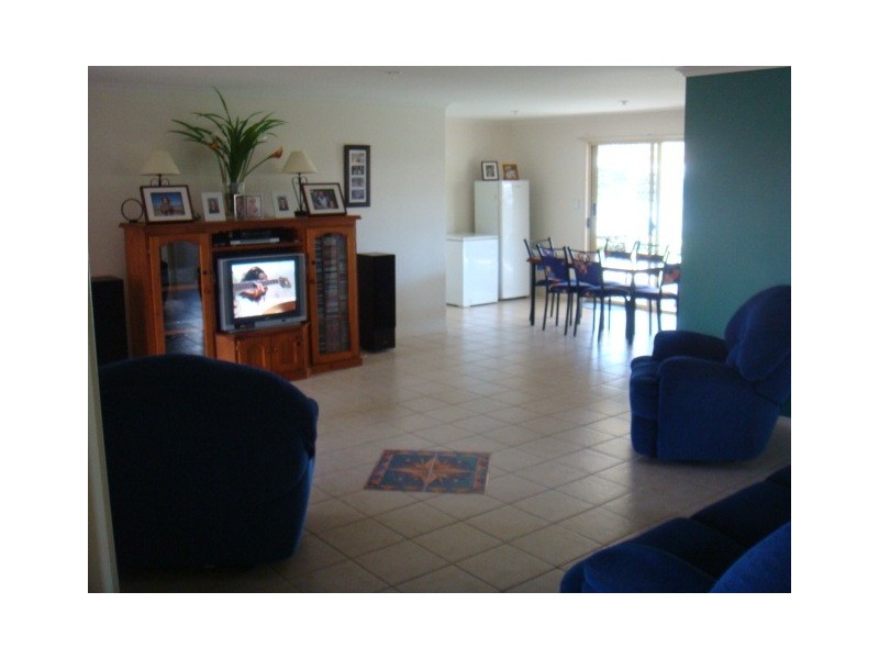 07 Pialba Downs Dr, Eli Waters QLD 4655