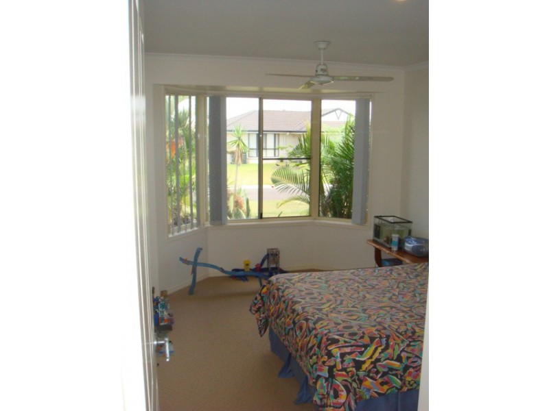 07 Pialba Downs Dr, Eli Waters QLD 4655