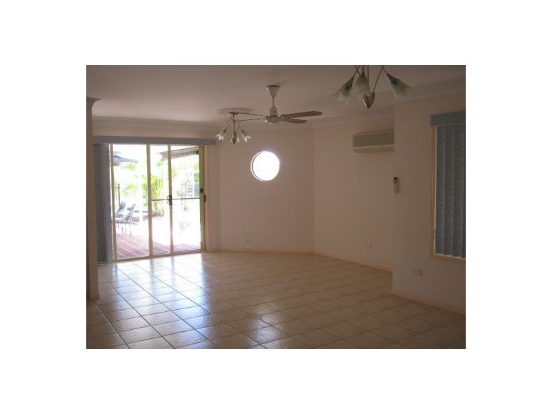 12 Merrilyn Court, Urangan QLD 4655