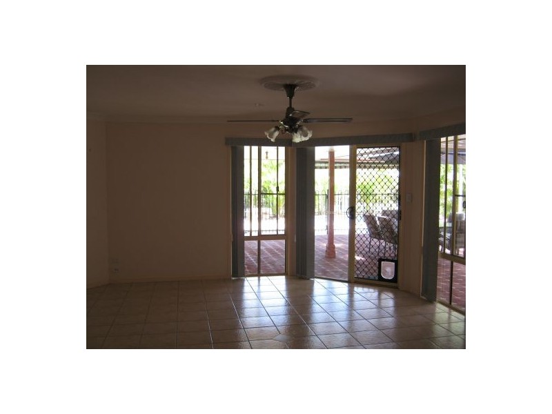 12 Merrilyn Court, Urangan QLD 4655