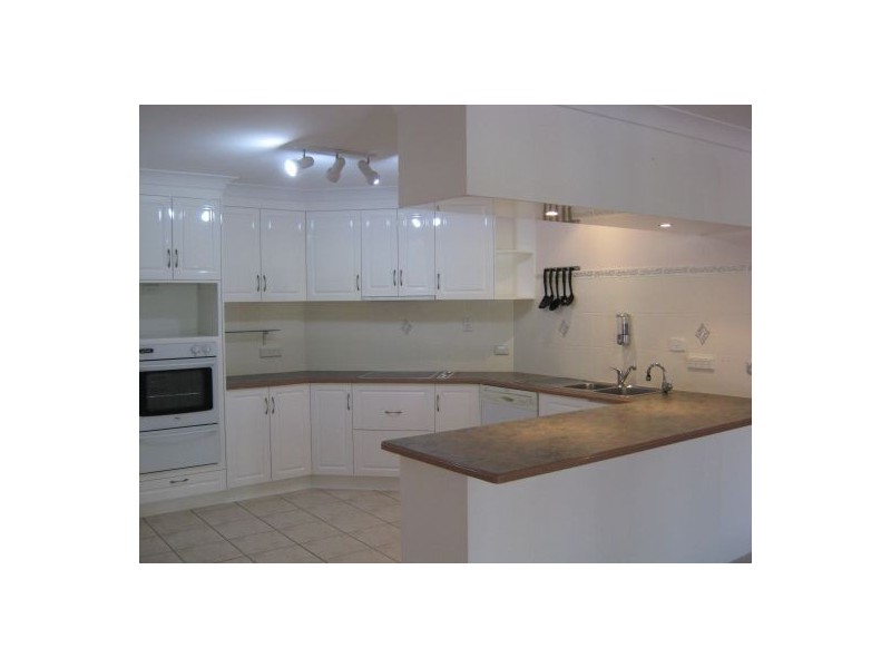 12 Merrilyn Court, Urangan QLD 4655