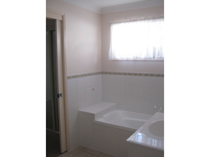 12 Merrilyn Court, Urangan QLD 4655